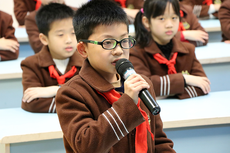 学生互动.JPG