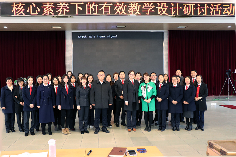 讲座老师与参会全体老师合影.jpg
