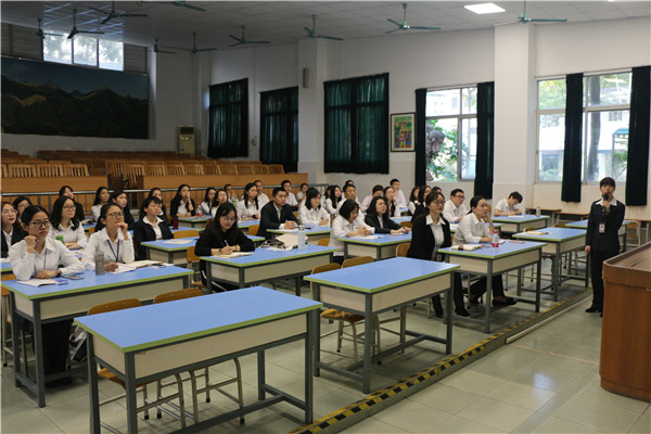 3 邓秀芳科长回顾上学期工作.jpg