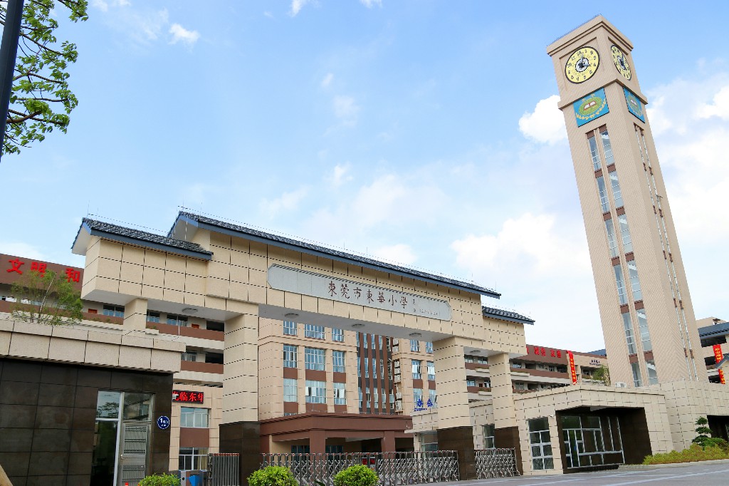 钟楼加正门.jpg
